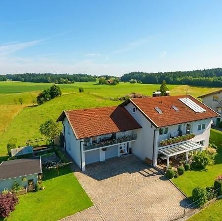 Ferienwohnung Poelzl Chieming Bagian luar foto