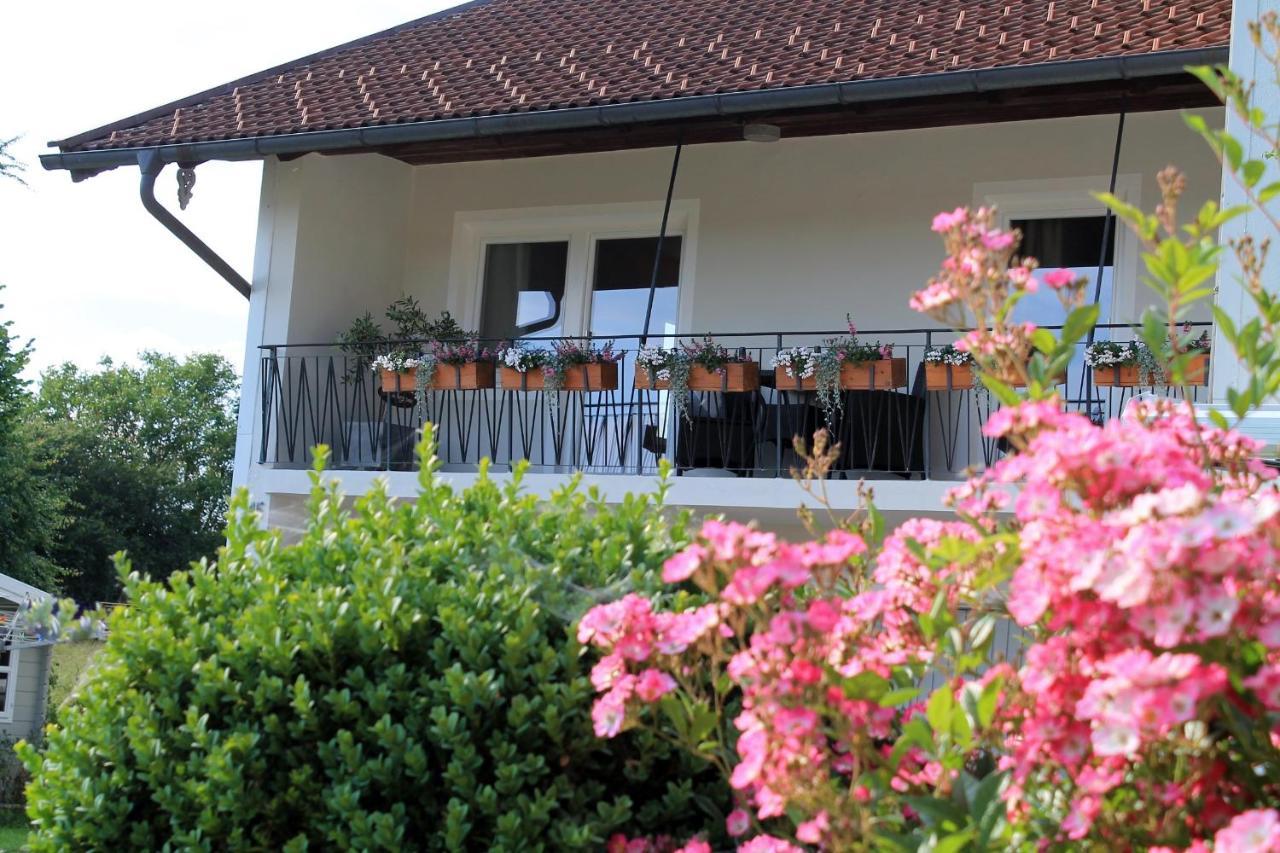 Ferienwohnung Poelzl Chieming Bagian luar foto